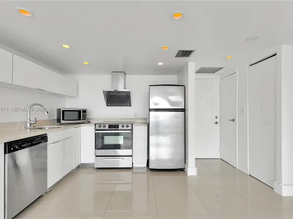 100 Bayview Dr, Sunny Isles Beach, FL