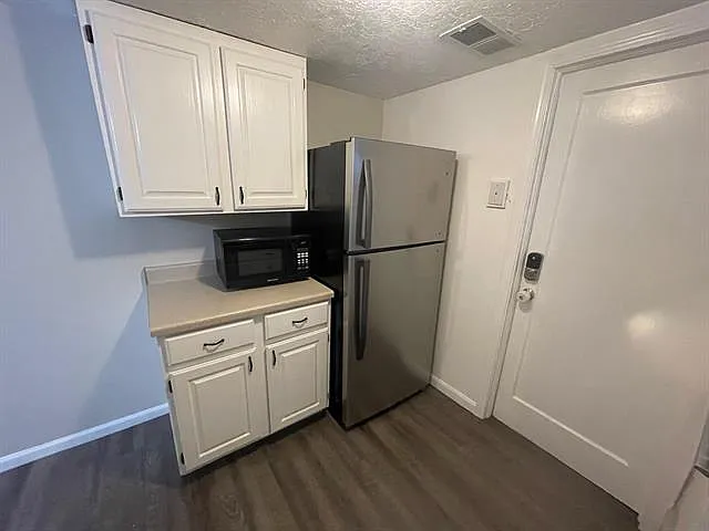 Building Photo - 1525 1/2 E Fremont St