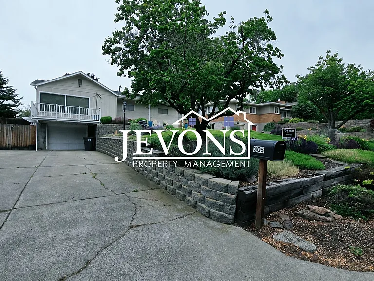 305 N 28th Ave — Photo 3