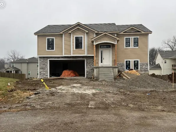 1511 Mary Cir, Smithville, MO 64089