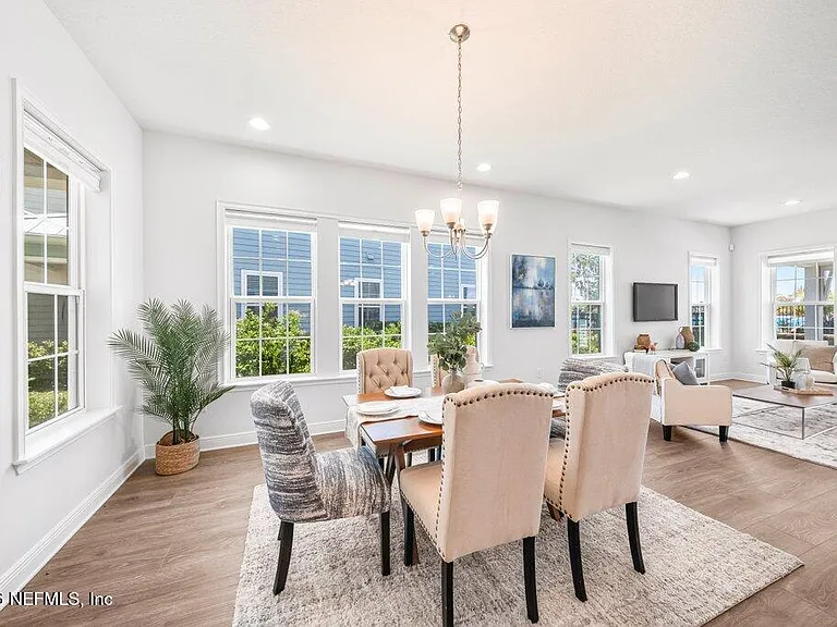 457 Marquesa Cir — Photo 8