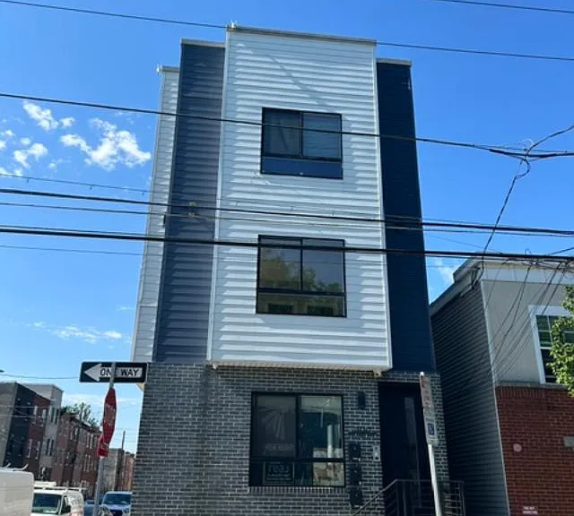 300 Diamond St #2 — Photo 1