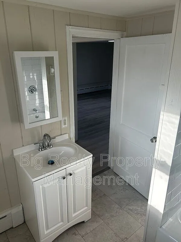 2 bed, 1.0 bath, $1,450 — Photo 3