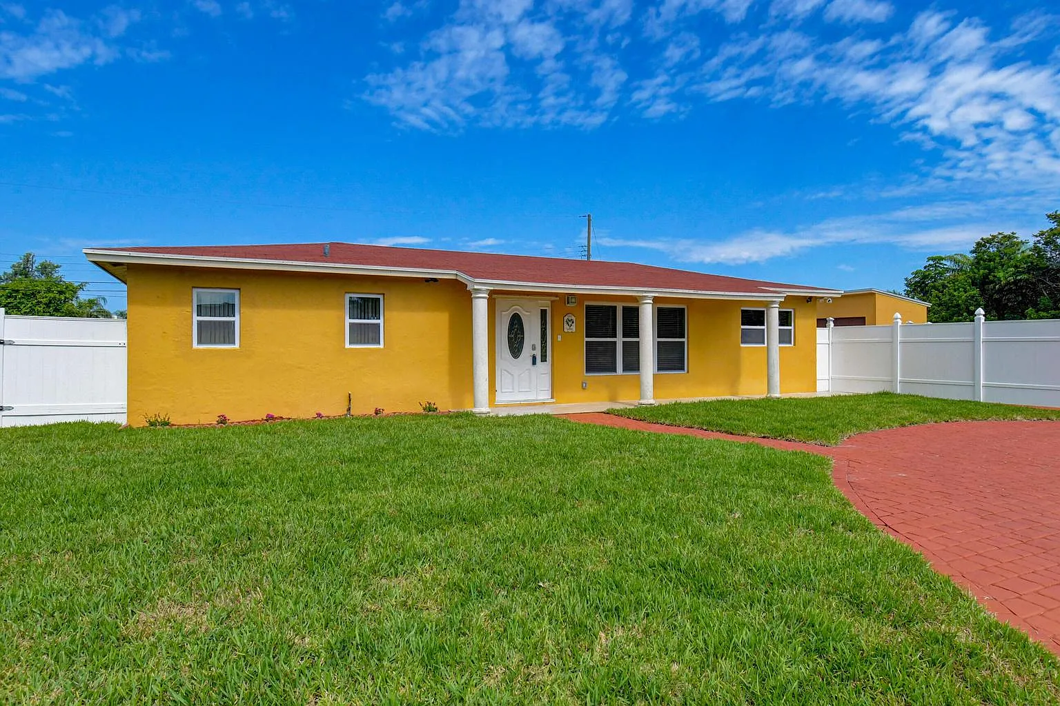 3 bed, 1340 sqft, $3,200 — Photo 2