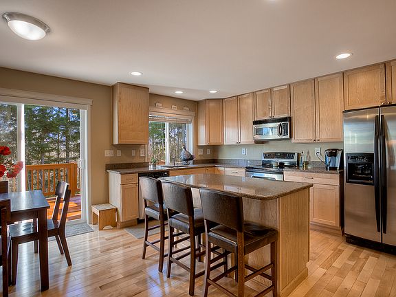 Kitchen w/eating area