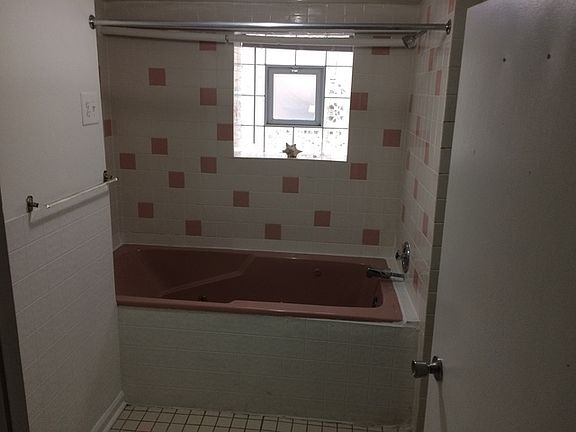 4th image of 2821 W Farragut Ave #Gb