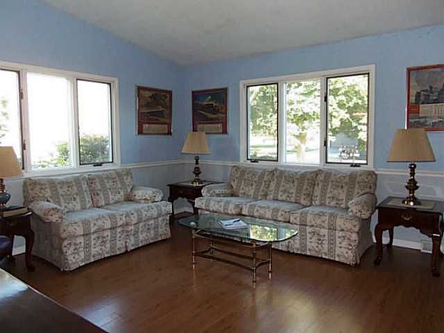2nd image of 108 Chantilly Rue W