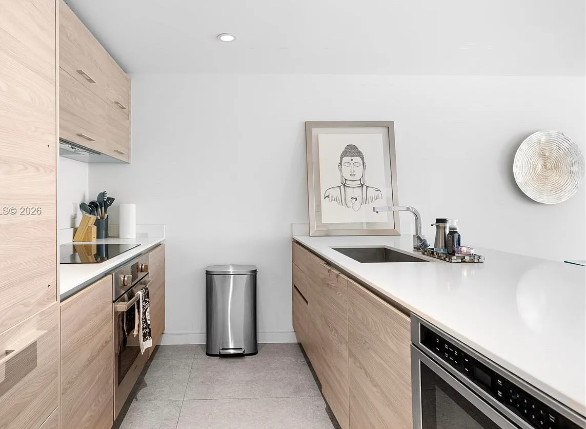 2 bed, 868 sqft, $4,500 — Photo 3