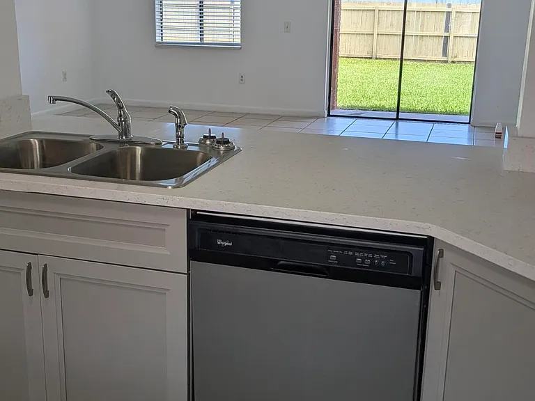 174 San Juan Cir — Photo 9