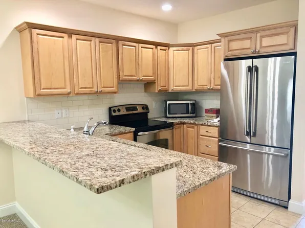 12 Evergreen Trl, Lenox, MA 01240