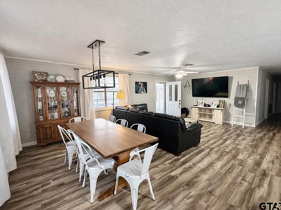 3rd image of 361 Noble St