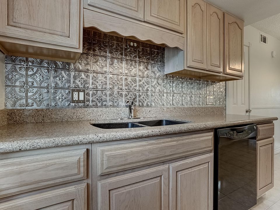 1st image of 8014 N 32nd Ln