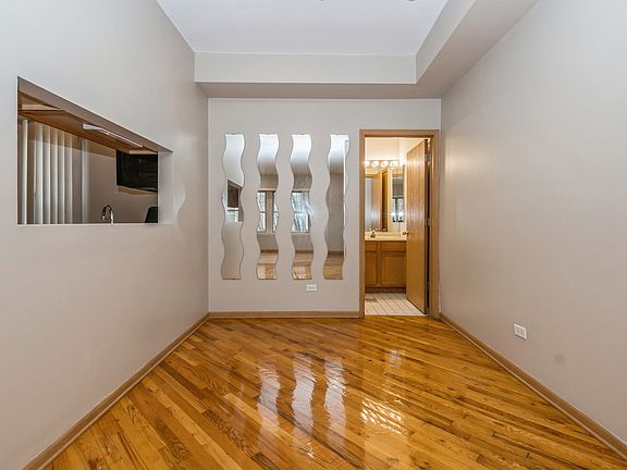 5th image of 2331 E 70th Pl #308