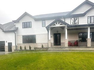 12126 S Regina Ln, Palos Park, IL 60464