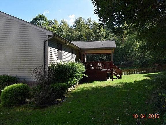2nd image of 104 Rose Ct S
