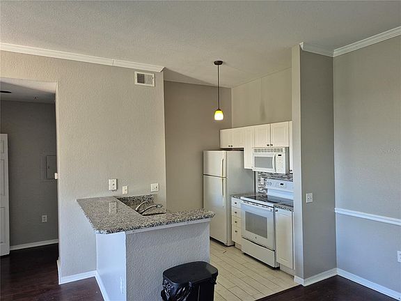 2nd image of 5146 Northridge Rd Unit 309