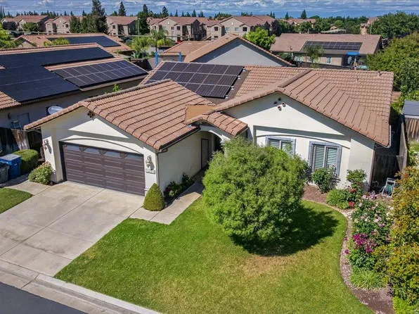 4678 W Rosetta Dr, Fresno, CA 93722