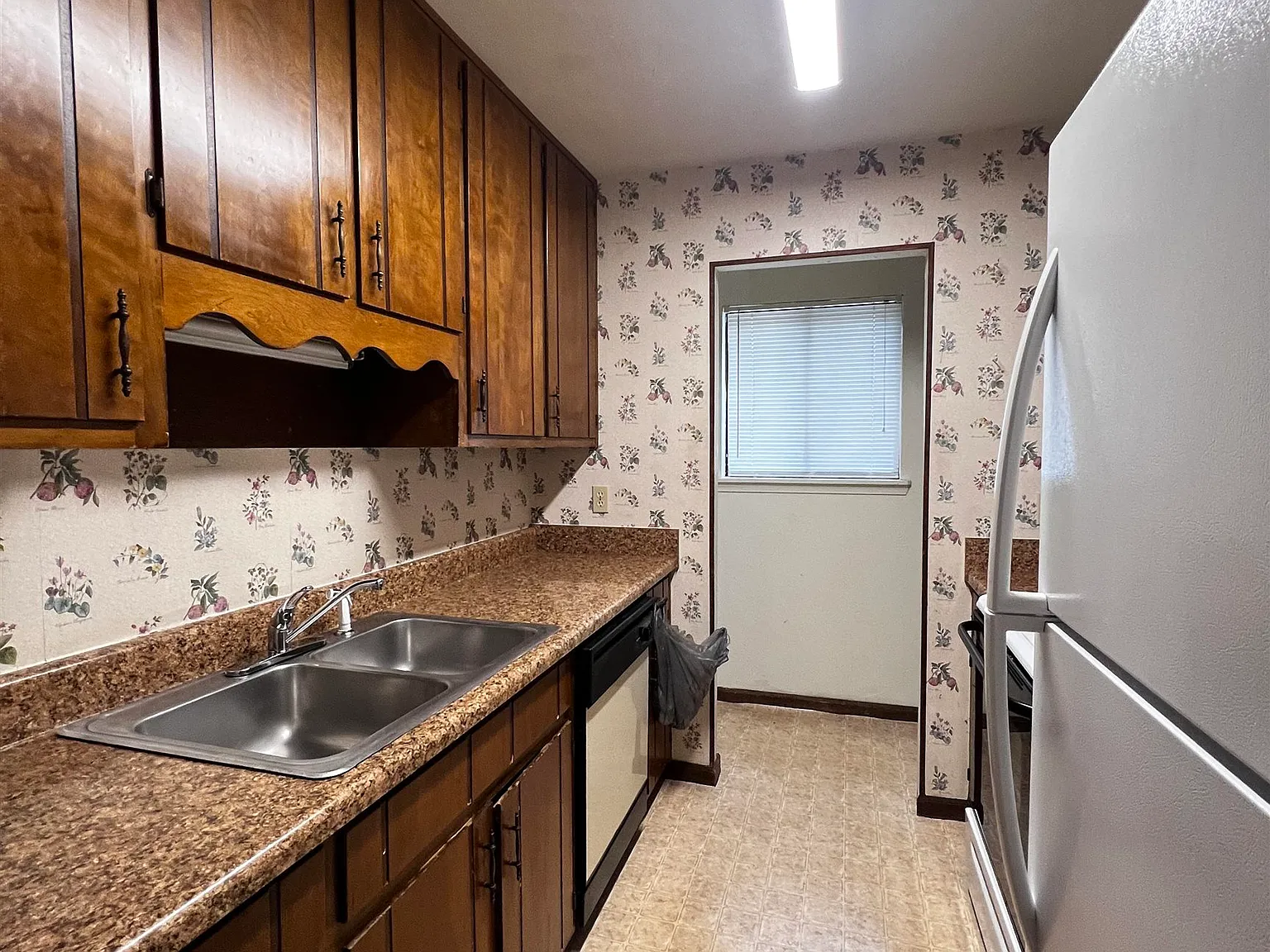 2 bed, 900 sqft, $1,100 — Photo 3