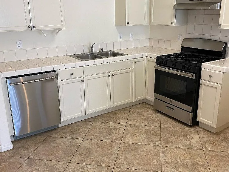 28160 Landau Blvd — Photo 4