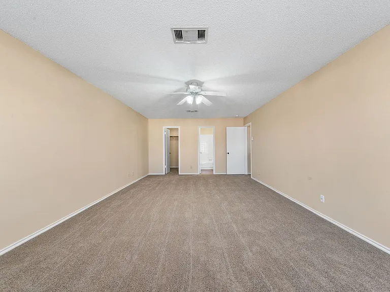 7038 Cole Creek Dr — Photo 15
