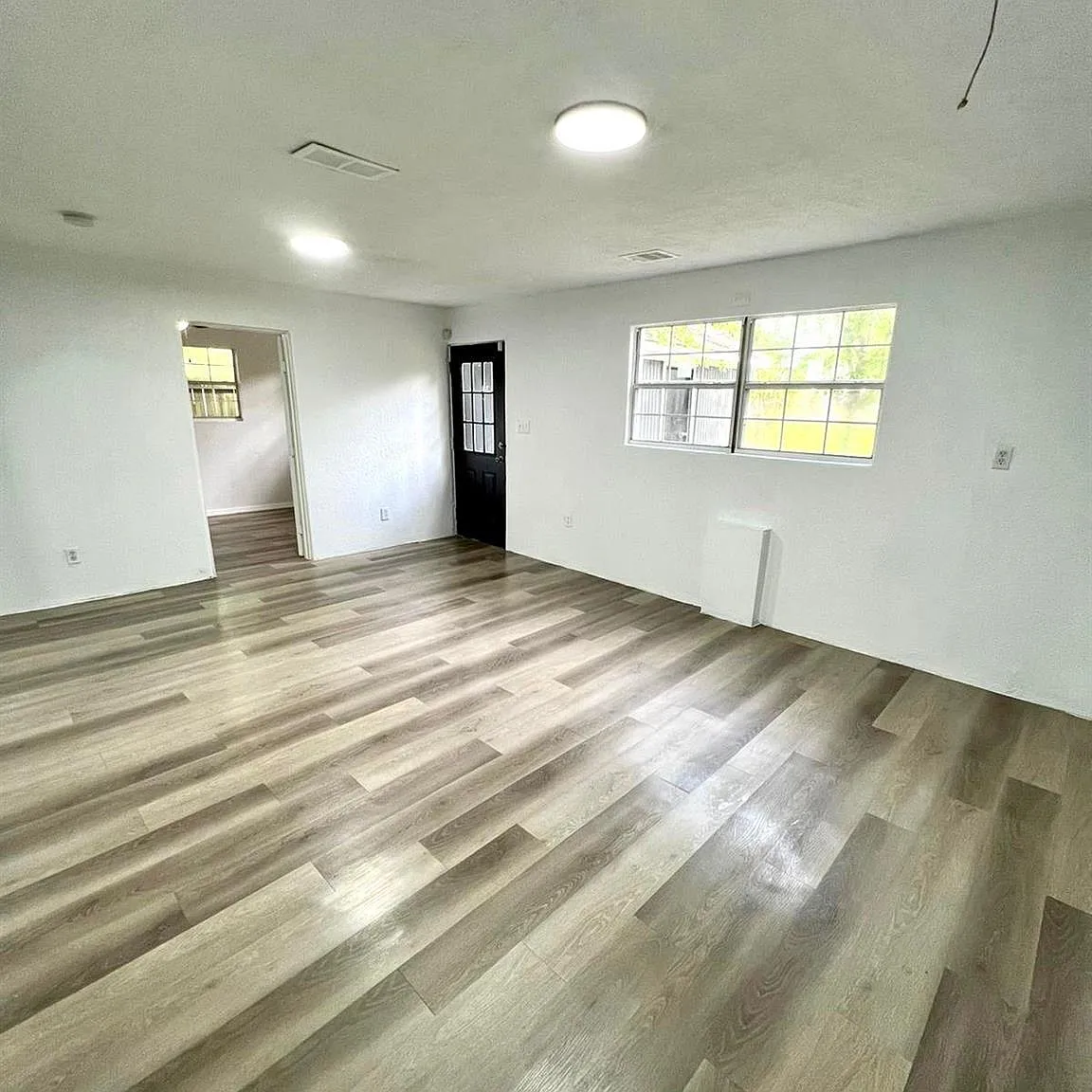 5 bed, 3.0 bath, 2029 sqft, $2,095 — Photo 4