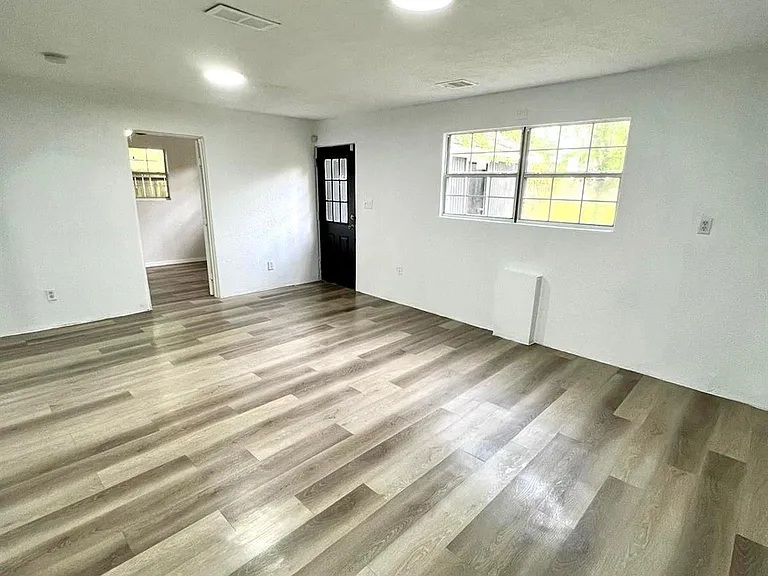 2107 Garvey Dr — Photo 4