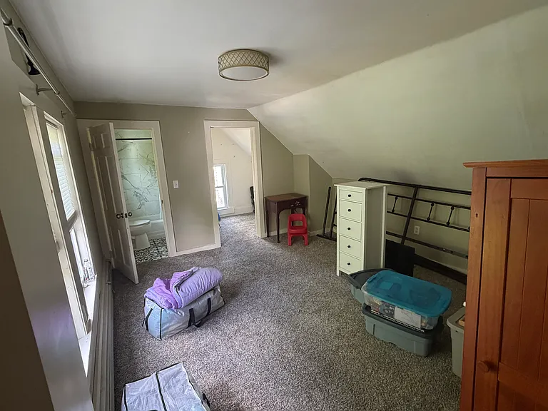 3rd floor bedroom (very large, with en suite and walk in closet)