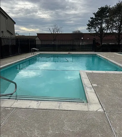 2116 Mount Vernon Dr — Photo 1