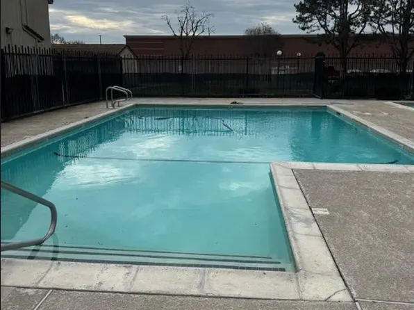 2116 Mount Vernon Dr, Modesto, CA 95350