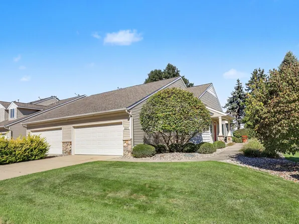 2977 Pebblestone Dr #6, Hudsonville, MI 49426