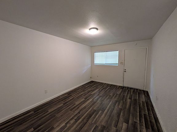 3rd image of 975 Woodrow St