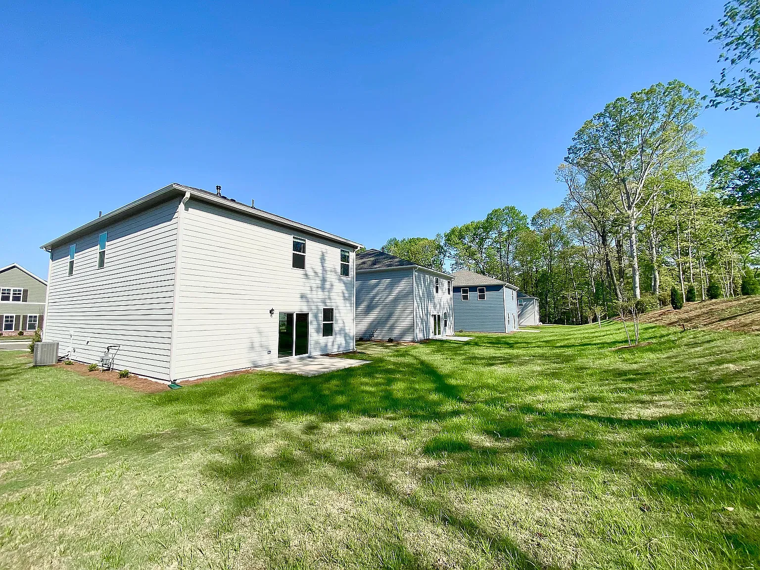5 bed, 2.5 bath, 2178 sqft, $2,300 — Photo 2