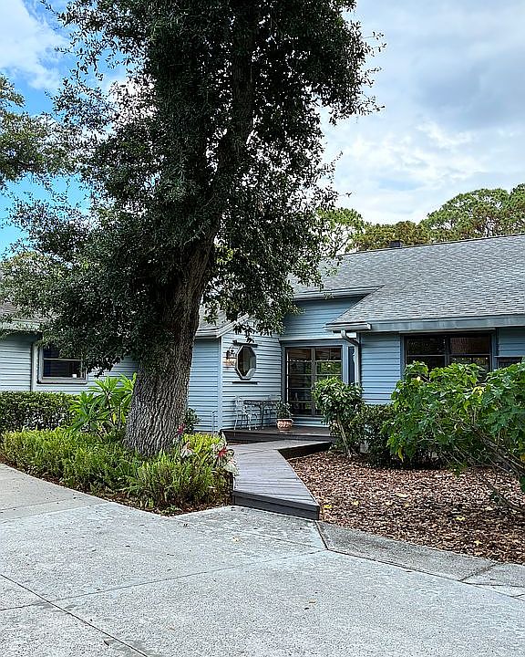 1st image of 881 Pinto Cir