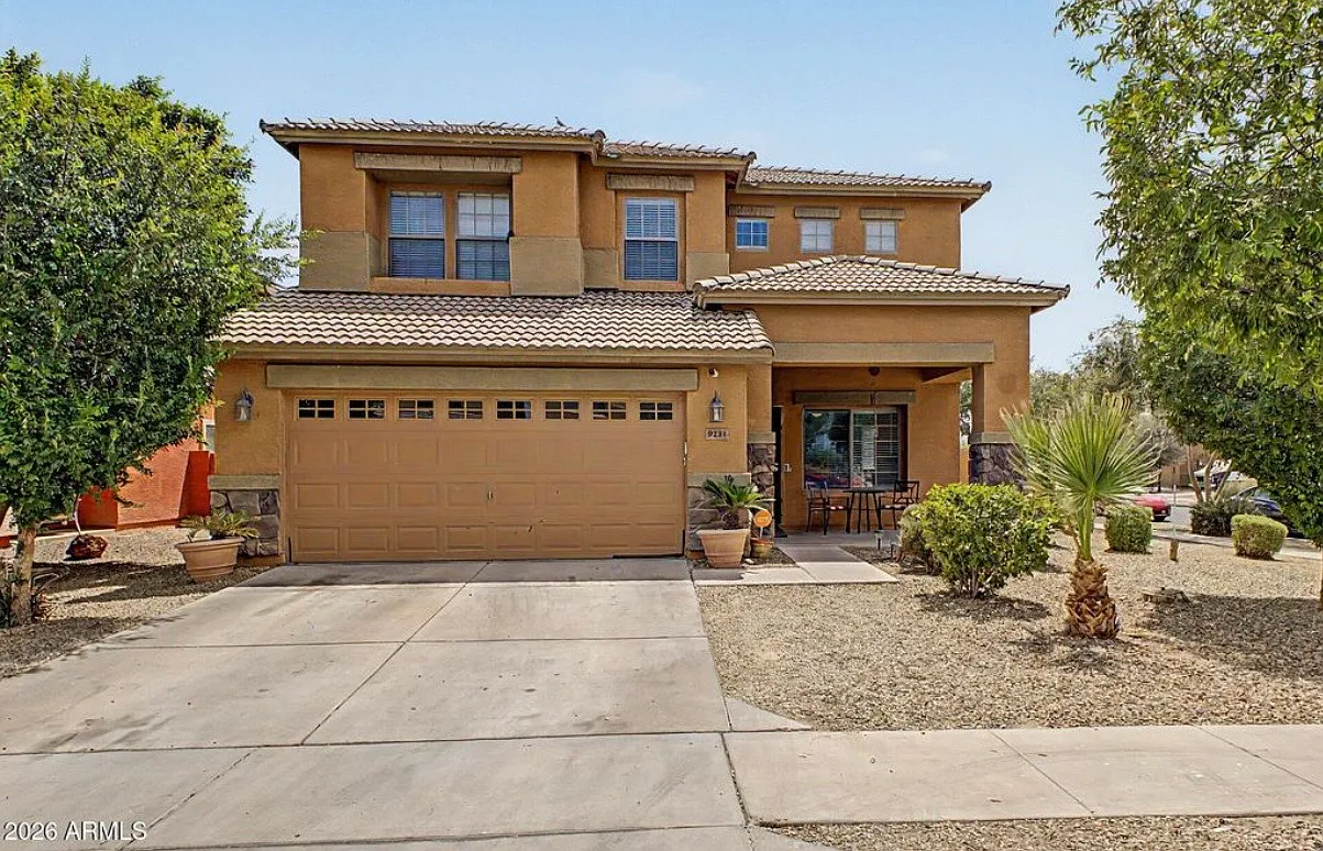 6 bed, 2713 sqft, $2,750 — Photo 1