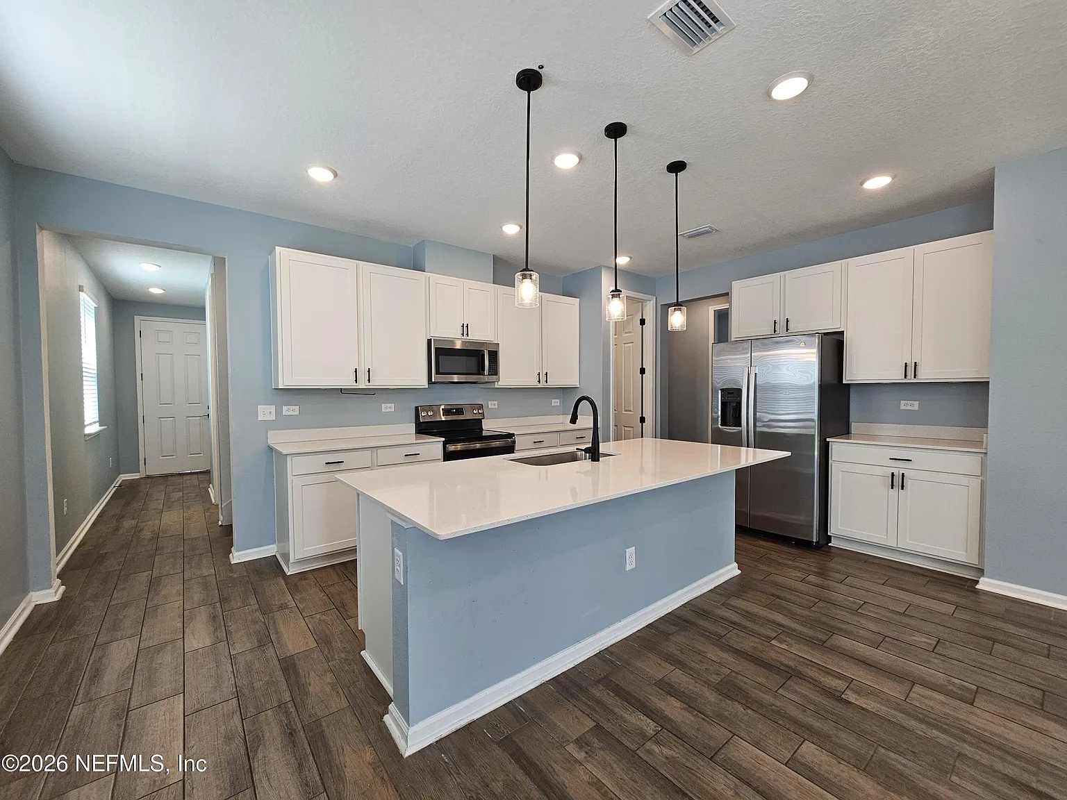4 bed, 2.5 bath, 2120 sqft, $2,300 — Photo 3