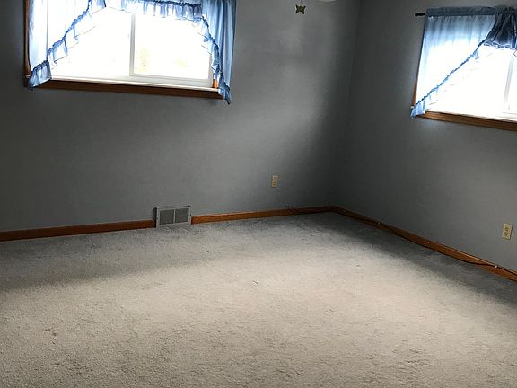5th image of 932 Lehigh Ave #1