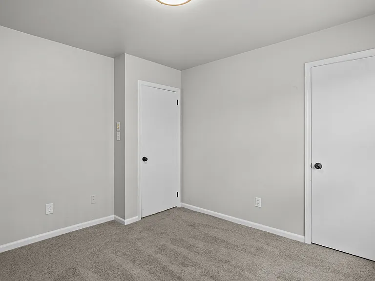 913 Laredo Ct — Photo 24