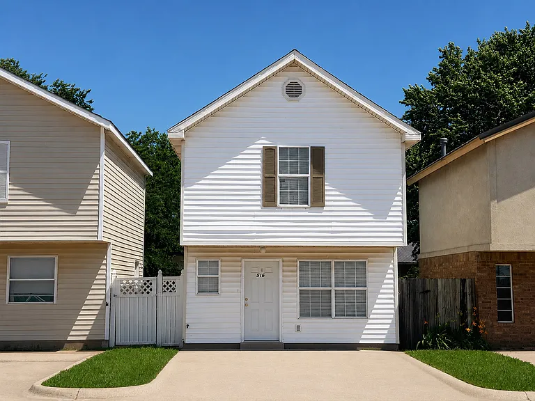 516 E Norris Dr — Photo 1