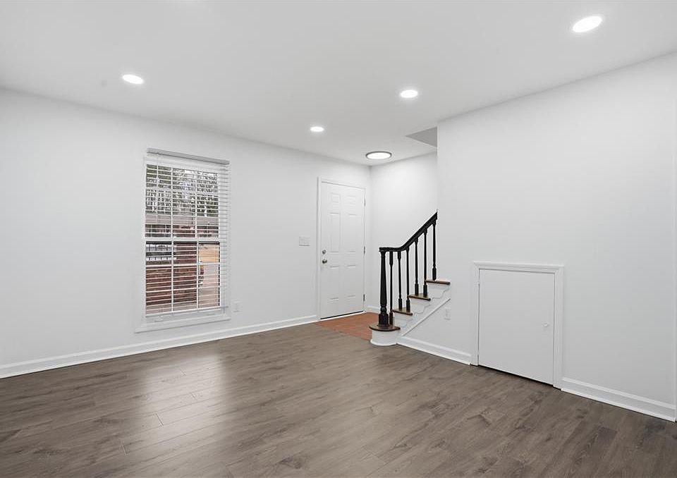 1st image of 3113 Colonial Way APT L