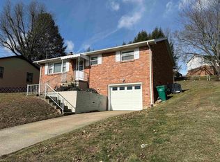 16 Crestview Ter, Bridgeport, WV 26330