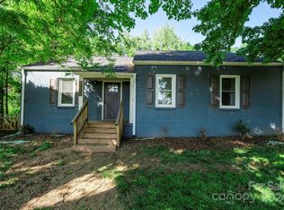 1223 11th St NW, Hickory, NC 28601