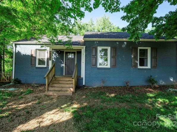 1223 11th St NW, Hickory, NC 28601