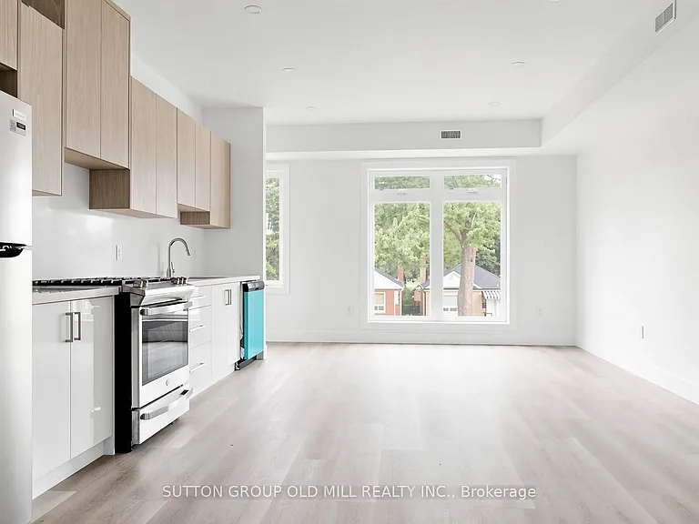 1927 Lawrence Ave W #4 — Photo 2