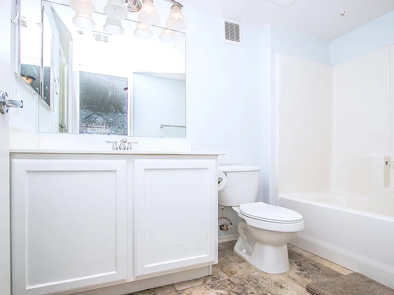 2402 E 5th St — Photo 14