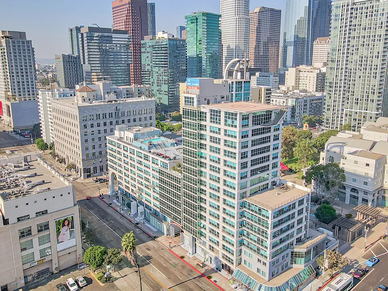 Renaissance Tower — Photo 38