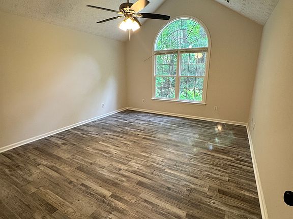 4th image of 39 Royal Oaks Ln