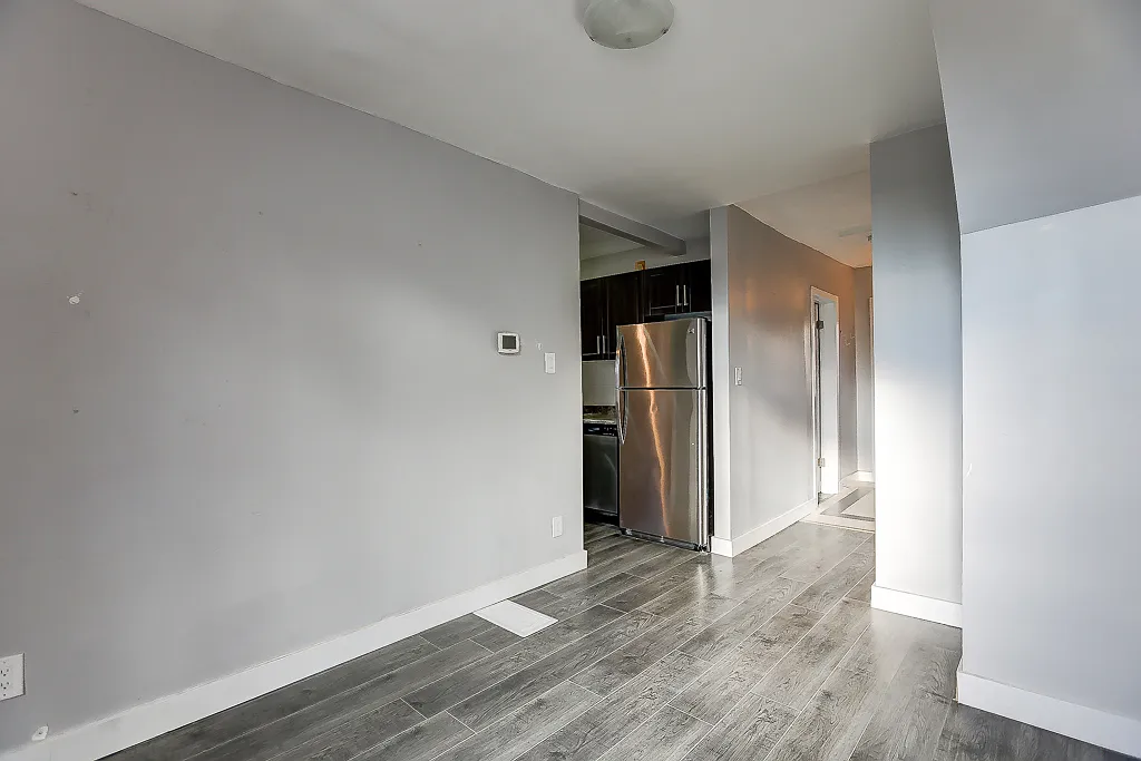MF- 993 Gerrard Street East — Photo 3