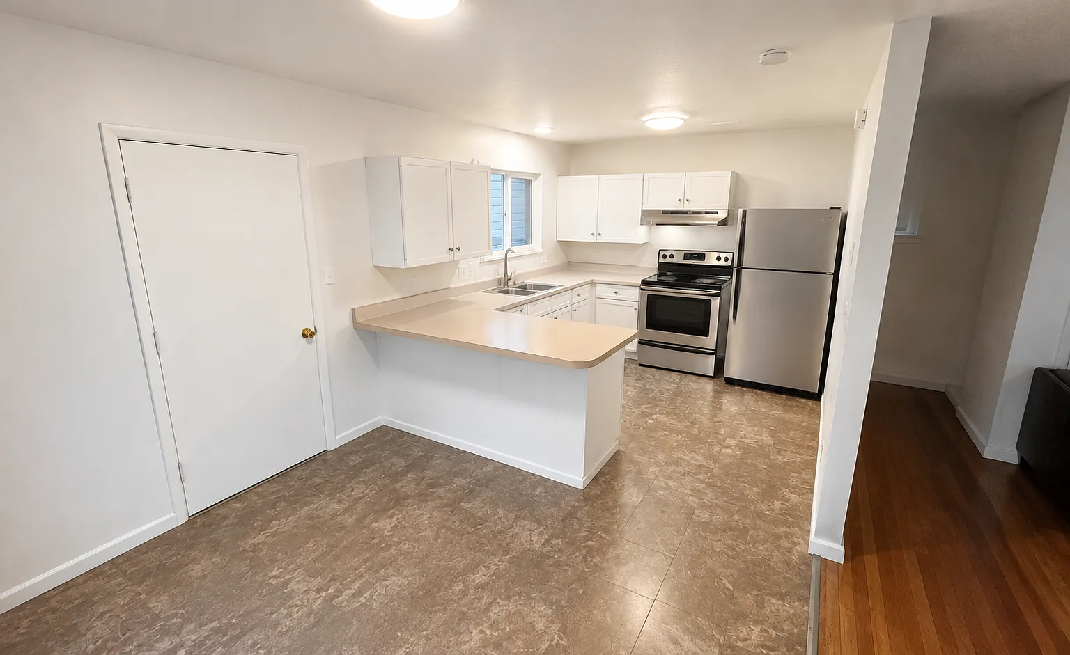 3 bed, $3,900 — Photo 2