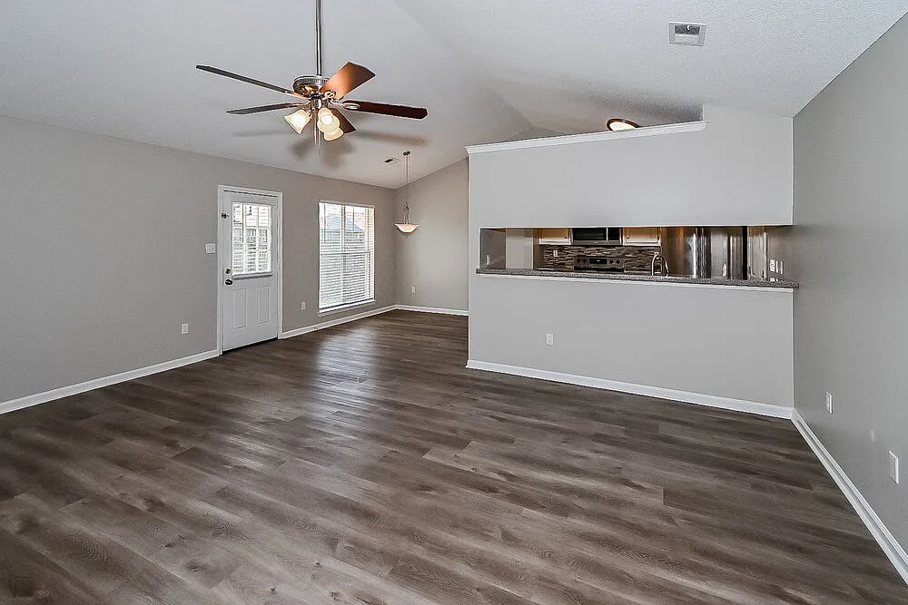 3 bed, 2.0 bath, 1462 sqft, $1,860 — Photo 4