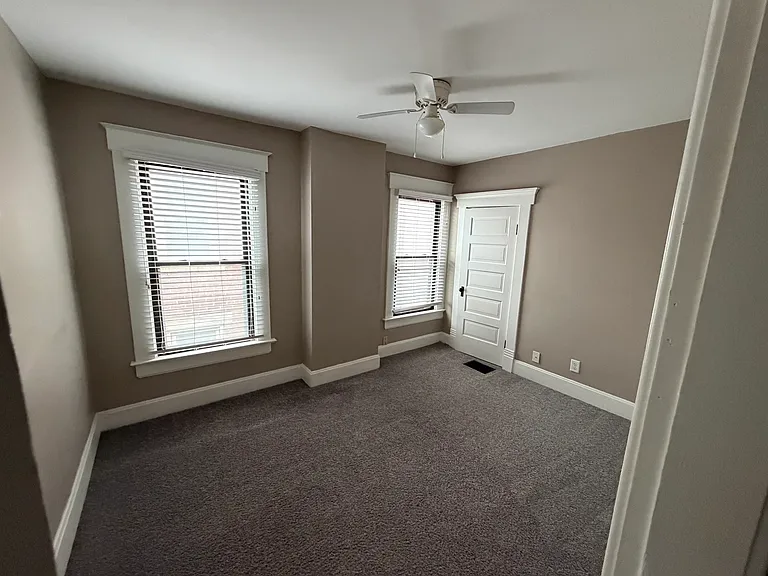 320 E Whittier St — Photo 8